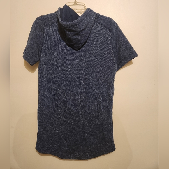 NWT UnderArmour Men's Short Sleeve Hoodie - Picture 2 of 2